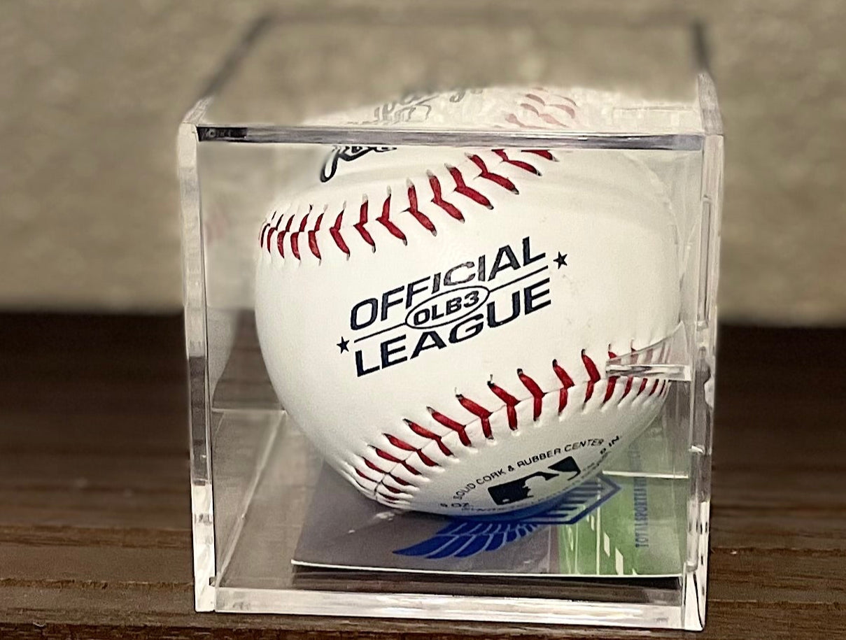 π Shohei Ohtani Autographed Baseball β Global Icon (Hologram COA + Display Case) β $850