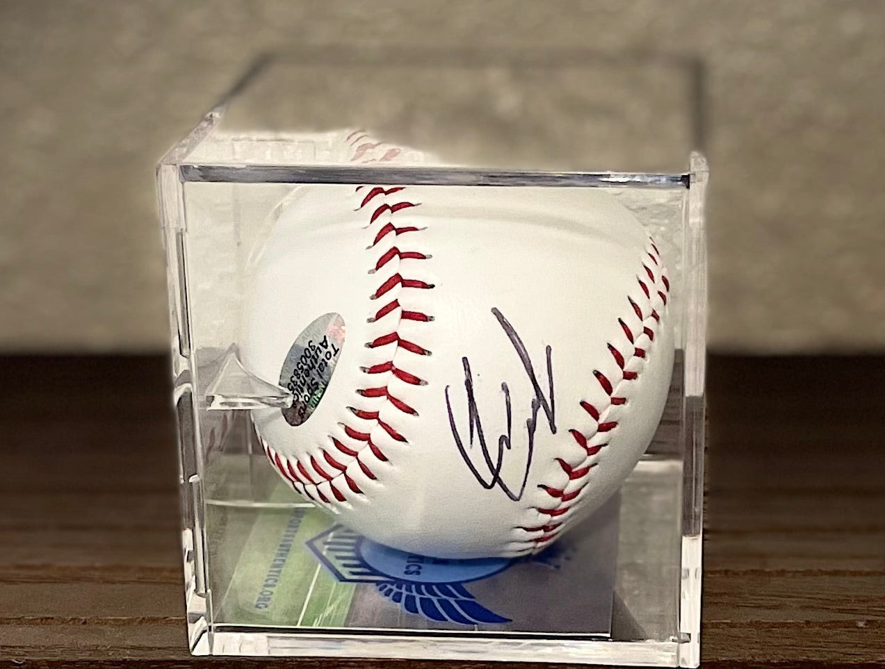 🌟 Shohei Ohtani Autographed Baseball – Global Icon (Hologram COA + Display Case) – $850
